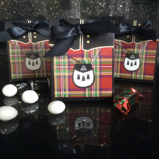 kilt favor boxes (Creator Uploaded)