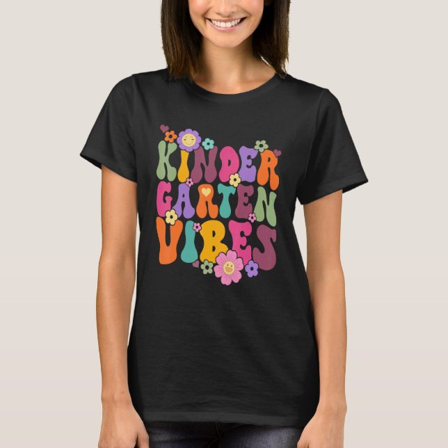 Kindergarten Vibes Hello Kindergarten Retro Kinder T-Shirt (Front)