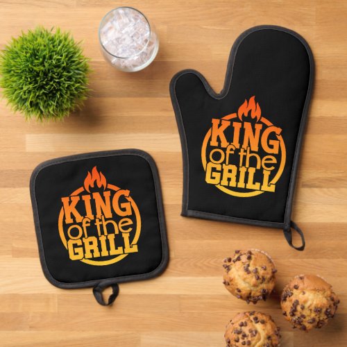 King of the Grill BBQ Quote  Oven Mitt  Pot Holder Set