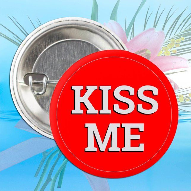 KISS ME fun Button / Retro Party - red (Creator Uploaded)