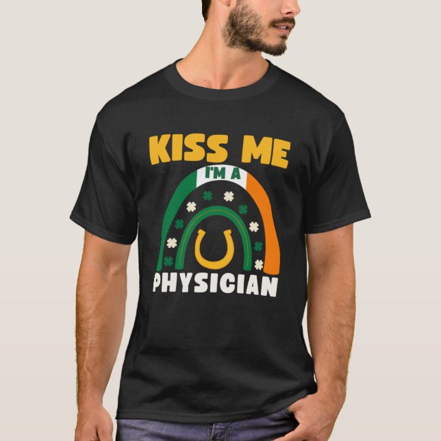 Kiss Me I m A Physician  St Patricks Day Puns Iris T-Shirt (Front)