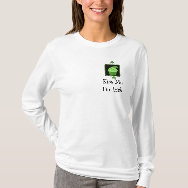 Kiss Me I'm Irish - Green Cupcake with Saying T-Shirt (Front)