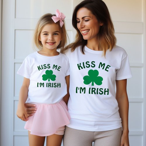 Kiss Me Im Irish Green Womens St Patricks Day T_Shirt