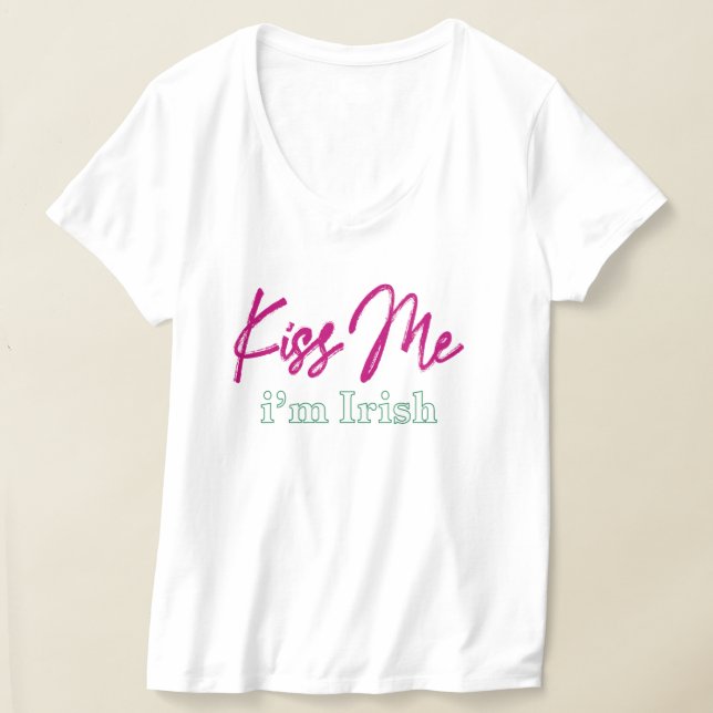 'kiss me i'm irish' T-Shirt (Laydown)