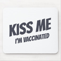 Kiss Me I&#39;m Vaccinated Modern Cute Funny Quote Mouse Pad