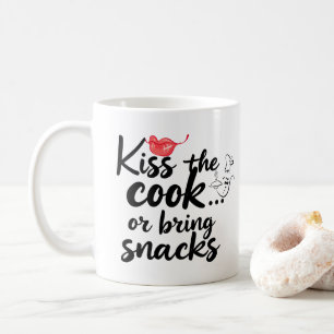 '''KISS THE COOK'' TYPOGRAPHY QUOTE COFFEE MUG