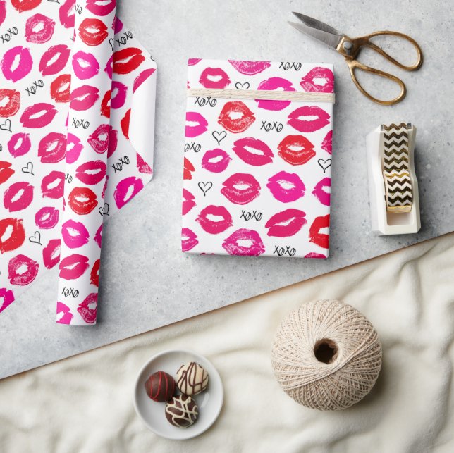 Kisses XOXO Red and Pink Wrapping Paper (Crafts)