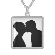 KISSING COUPLE