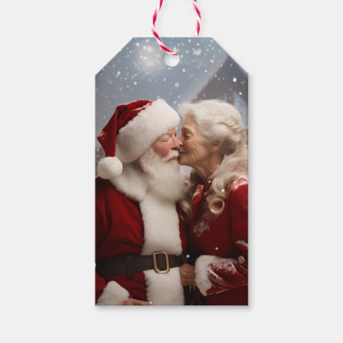 Kissing Mr and Mrs Santa Claus Gift Tags