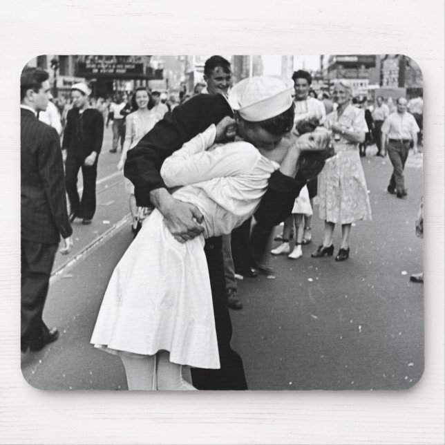 Kissing On VJ Day World War Mouse Pad (Front)