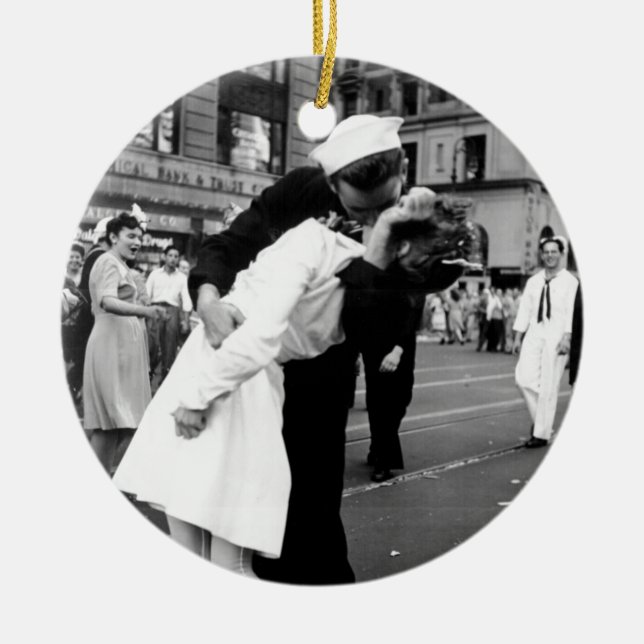 Kissing the War Goodbye at Times Square Ceramic Ornament (Front)