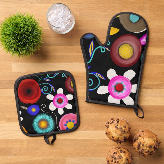 Kitchen accessories exclusive designer 2024 oven mitt & pot holder set (Top Down)