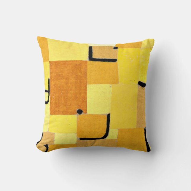 Klee - Characters in Yellow Throw Pillow (Front)