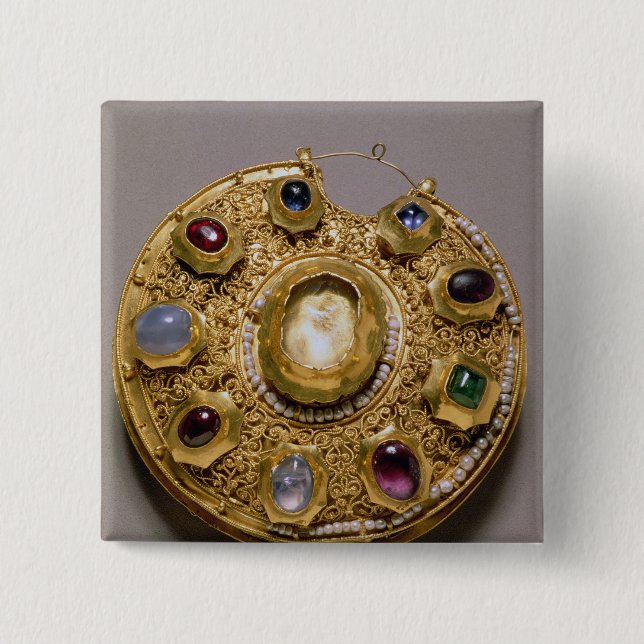 Kolt medallion, gold set with pearls and button (Front)