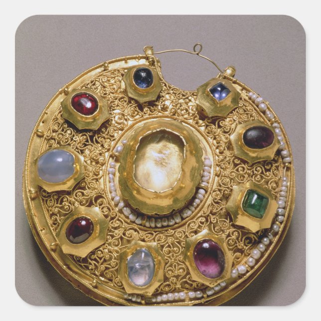 Kolt medallion, gold set with pearls and square sticker (Front)