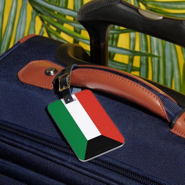 Kuwait flag luggage tag (Front Insitu 1)