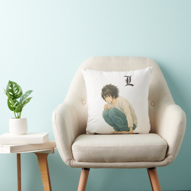 L versión Ghibli Throw Pillow (Chair)