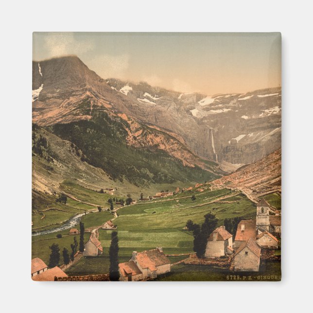 La Cirque de Gavarnie, Pyrenees, France Magnet (Front)