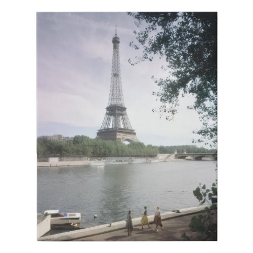 La Tour Eiffel. Paris, vers 1960. Faux Canvas Print