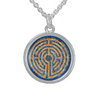 LABYRINTH IV Sterling Silver Round Necklace