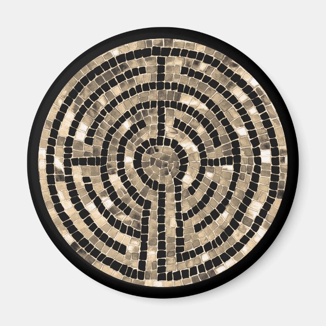 LABYRINTH V Round Magnet - Black (Front)