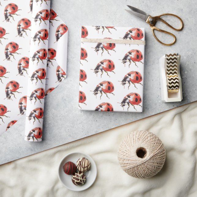 Ladybugs Birthday Wrapping Paper (Crafts)