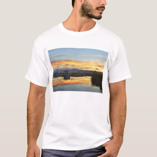 Laguna Nimez Sunset El Calafate Argentina T_Shirt