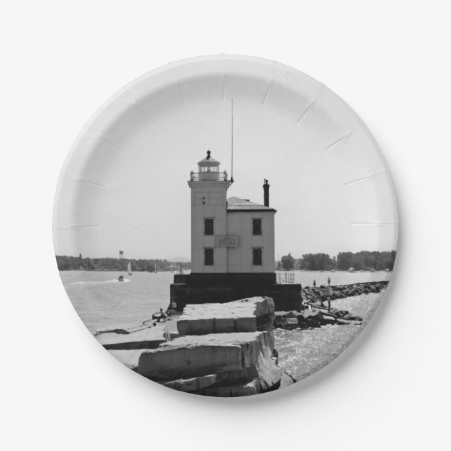 Lake Erie Lighthouse Paper Plates (Front)