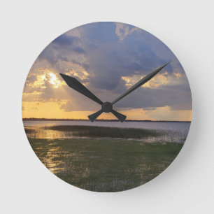 LAKE STUNNER ROUND CLOCK