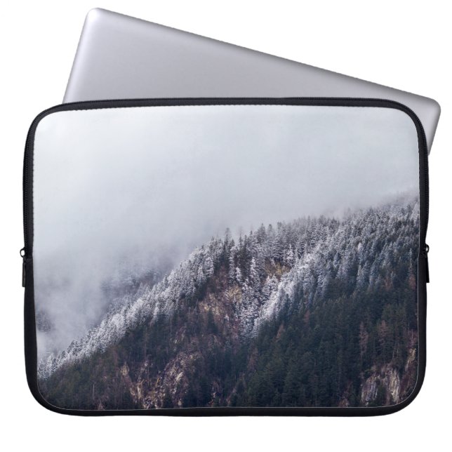 LANDSCAPE PHOTOGRAPHY OF MOUNTAIN LAPTOP SLEEVE (Front)