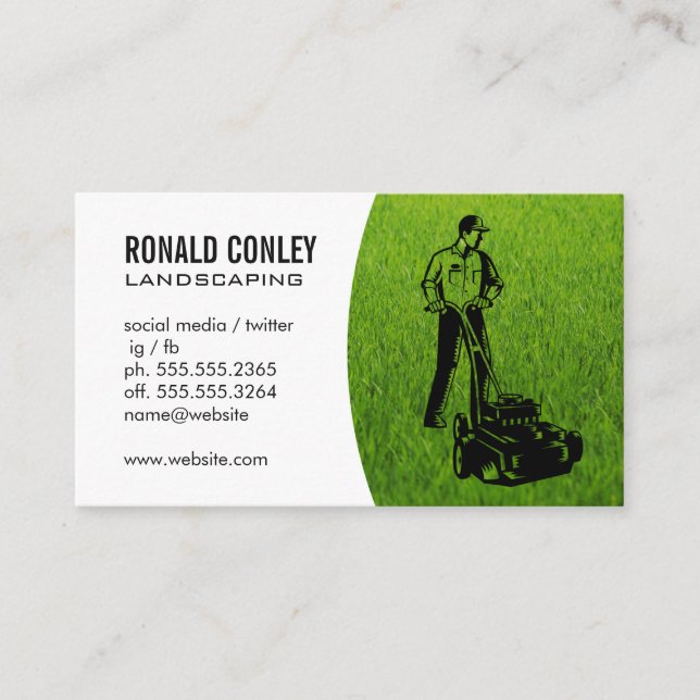 Landscaping Grass | Gardener Cutting Lawn Business Card (Front)