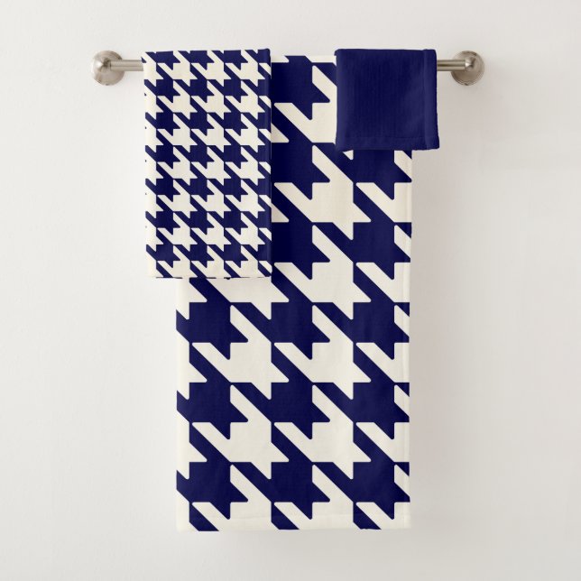 Large Houndstooth Pattern Navy Blue and White Bath Towel Set (Insitu)
