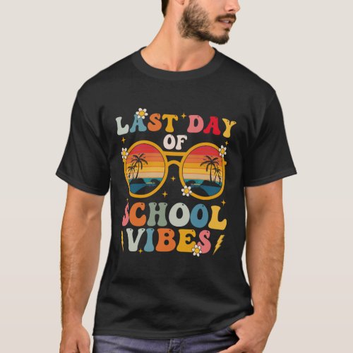 Last Day of School Vibes Retro Groovy Teacher  T_Shirt