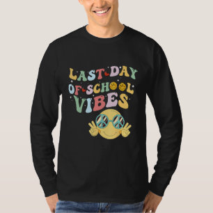 last day of summer vibes, groovy summer, funny tea T-Shirt