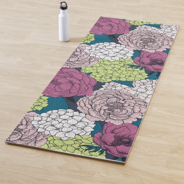 Late spring garden yoga mat (In Situ)