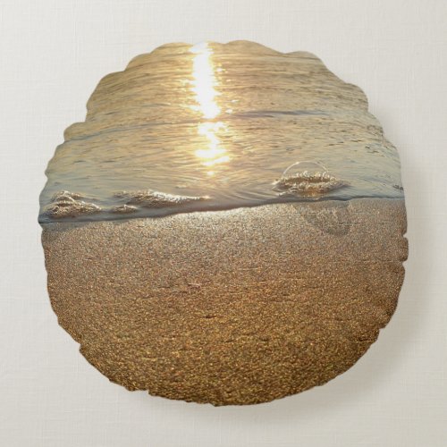 Layedback beach styled round pillow