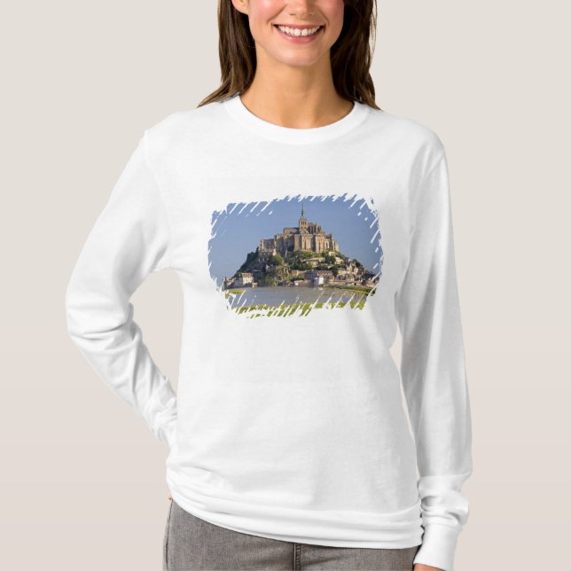 Le Mont Saint Michel in the region of T-Shirt (Front)