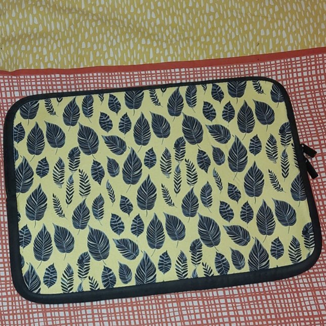 Leaf Pattern Laptop Sleeve (Creator Uploaded)