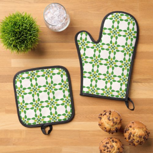 Leaf Pattern Pattern Of Leaves Green Leaves Oven Mitt  Pot Holder Set