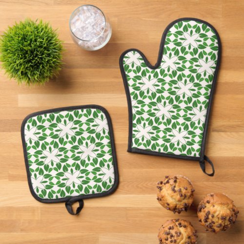 Leaf Pattern Pattern Of Leaves Green Leaves Oven Mitt  Pot Holder Set