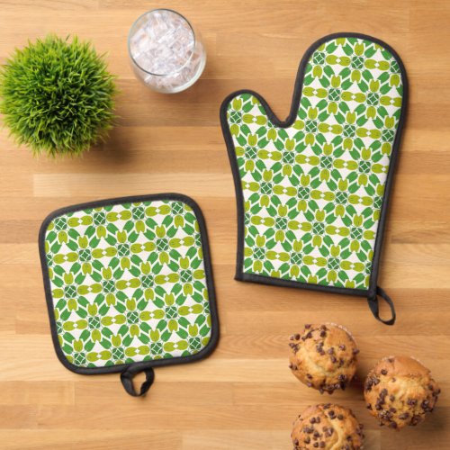 Leaf Pattern Pattern Of Leaves Green Leaves Oven Mitt  Pot Holder Set