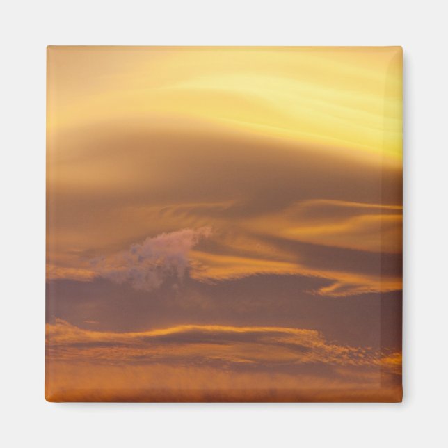 Lenticular cloud at sunset magnet (Front)