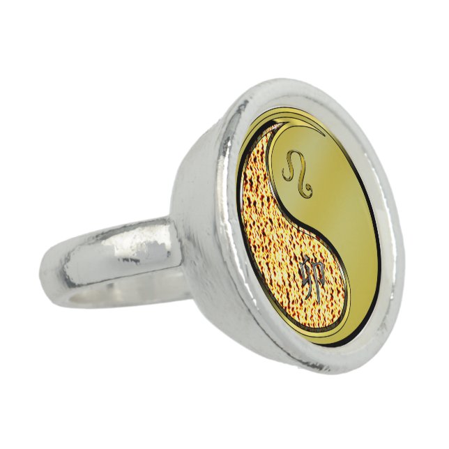 Leo & Metal Rabbit Ring (Side)