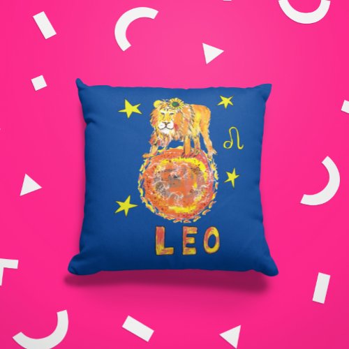 Leo the Lion star sign zodiac July August big cat Throw Pillow