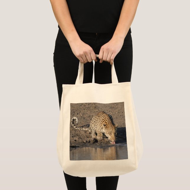 LEOPARD DRINKING CLOSE-UP TOTE BAG (Front (Product))