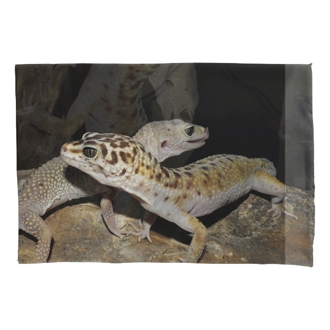 Leopard gecko design for all! pillow case (Front)