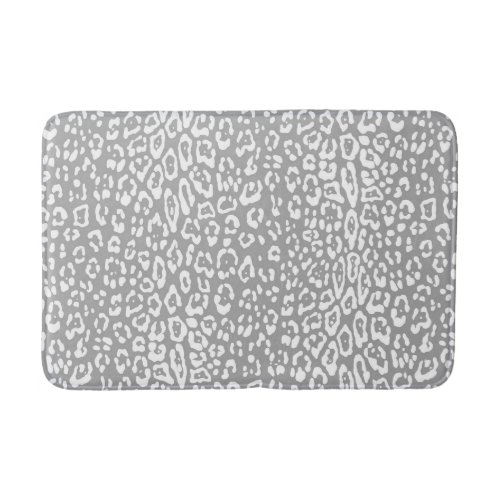 Leopard pattern in white and light grey bath mat