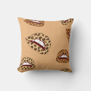 Leopard print lips seamless pattern,cheetah lips d throw pillow