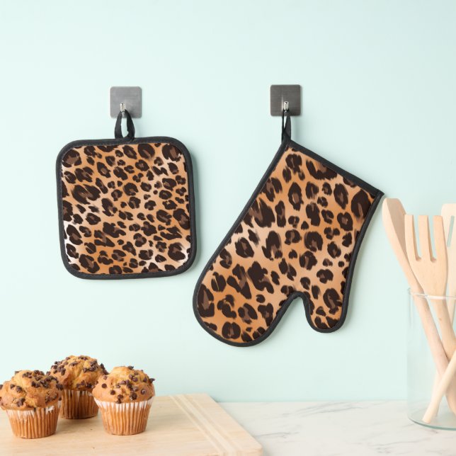 Leopard Print  Oven Mitt & Pot Holder Set (Insitu(Hanging))