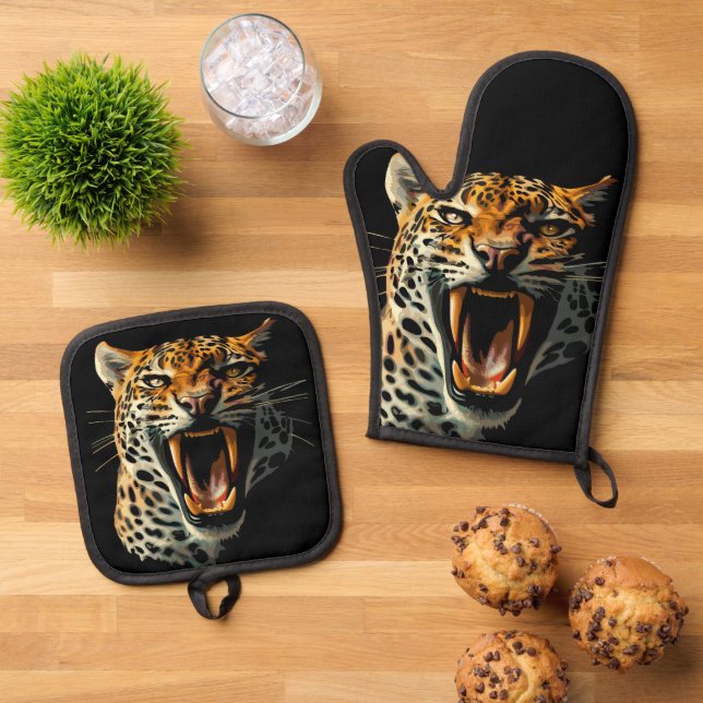 Leopard roaring attack head oven mitt & pot holder set (Top Down)